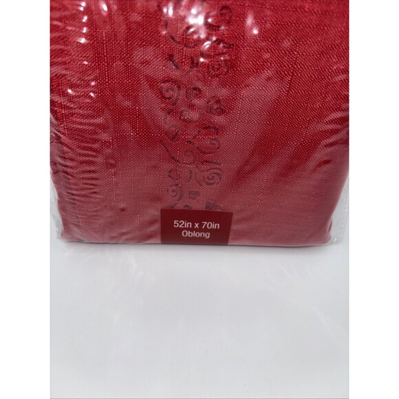 Red Cutwork Tablecloth 52" X 70" Oblong Red Valentine Sweetheart Table Anniversa - Picture 4 of 6